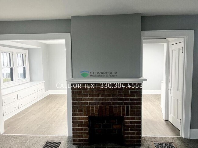 Building Photo - 1012 Brown St