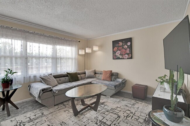 Building Photo - 4302 Martinique Cir