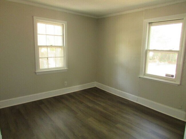 Building Photo - Comfortable Living in a Convenient Sumter Location