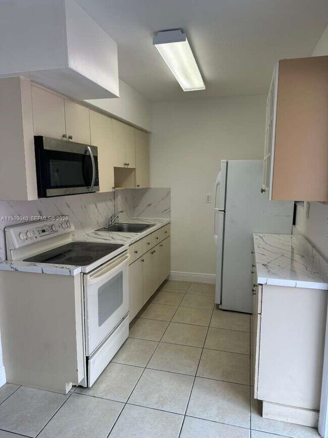 Building Photo - 375 E 4th St