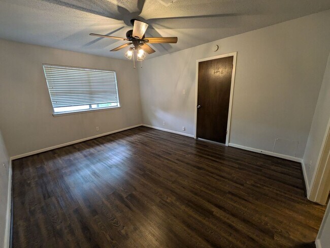 Building Photo - 3157 Merriman. Port Neches, TX 77651
