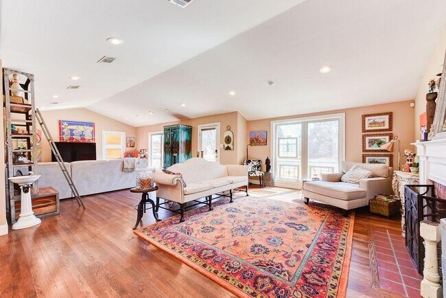 Building Photo - 3318 20th St