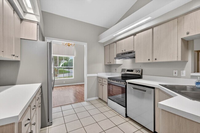 Building Photo - Available Now! Move-In Ready 3BR Home with Florida Room & Shed