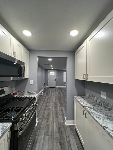 Central Air with new 98% efficiency furnace - 1157 S Prairie St