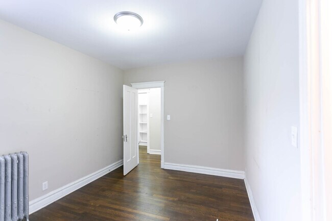 Building Photo - 5417 S Drexel Ave