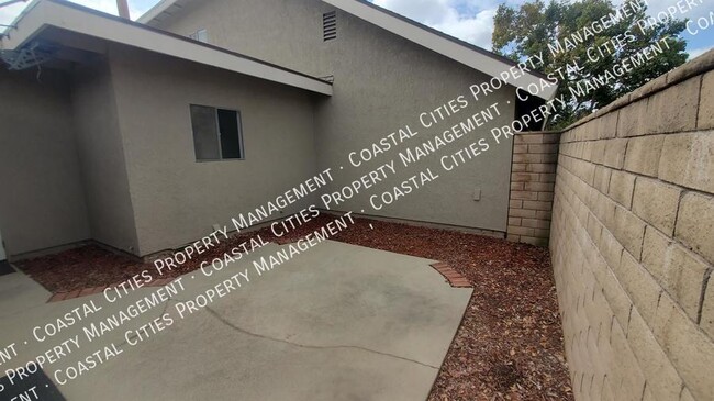 Building Photo - 1696 Carmel Cir E