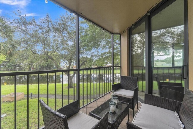 Building Photo - 15405 Miami Lakeway N