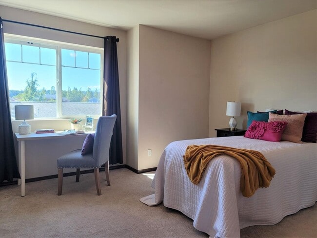 Building Photo - 2 Bedroom Townhome in Beautiful Poulsbo Place