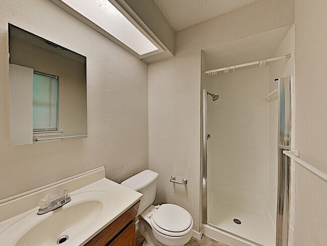 Building Photo - No Application Fee* Plus $250 Off First 2 ...