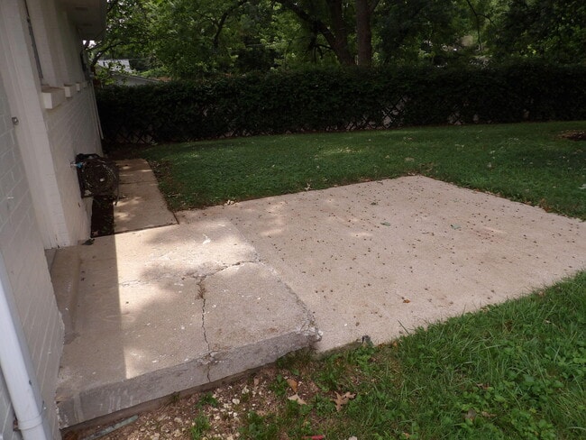 Building Photo - 286 Zandale Dr