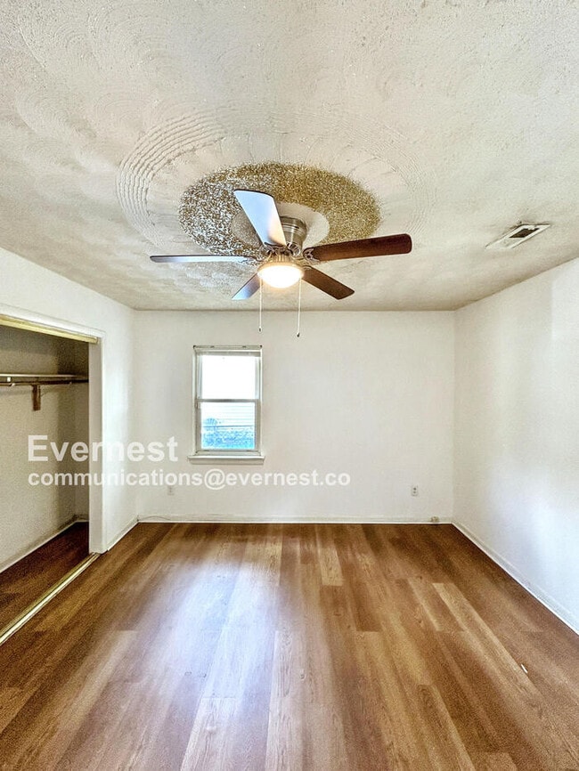 Building Photo - 818 Bedrock Ln