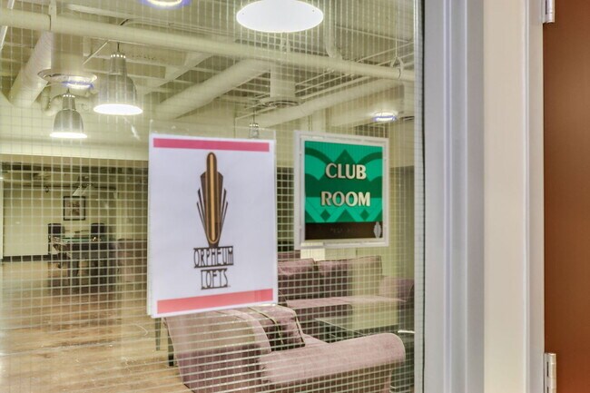 Building Photo - 114 W Adams St