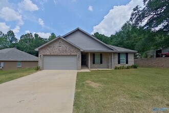 Building Photo - 112 Live Oak Dr