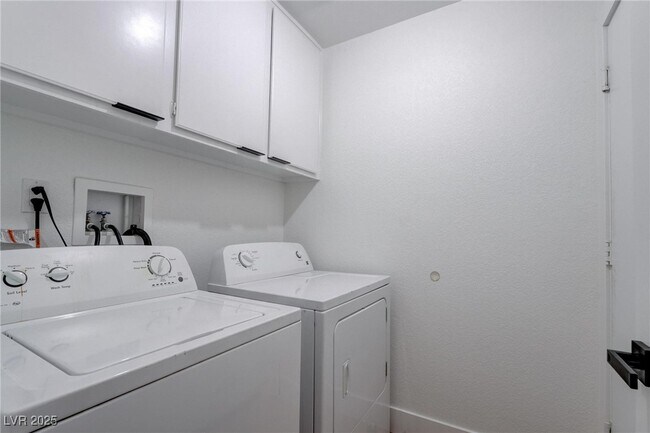 Building Photo - 8608 Highacre Dr