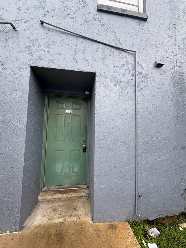 Primary Photo - 2325 W Pensacola St