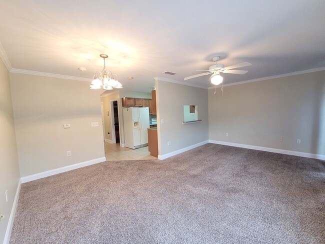 Building Photo - 803 Majestic Dr