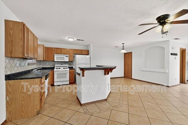 Building Photo - 1700 Violetas Rd NW