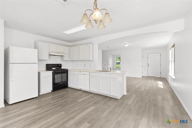 Building Photo - 112 James Lin Cir