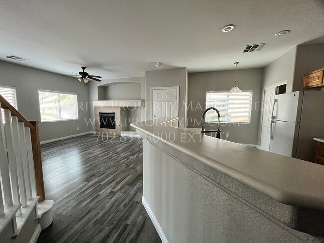 Building Photo - ~~Beautiful Mountains Edge Townhome!  3 Bed, 2.5 Bath ~ New! New! New!