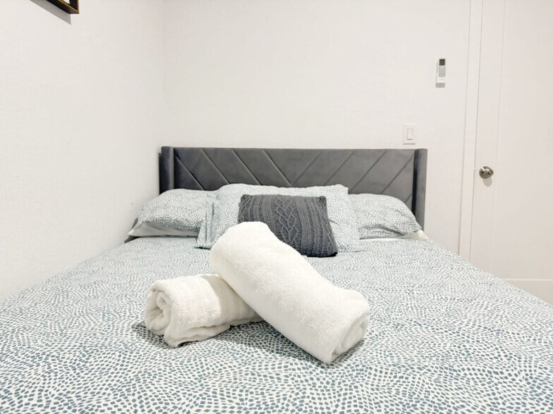 Building Photo - 261 NW 34th St