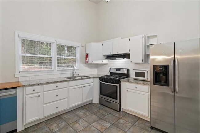 Building Photo - 3035 McLendon Cir NW