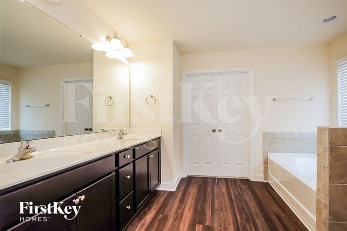 Building Photo - 9842 Maywine Cir
