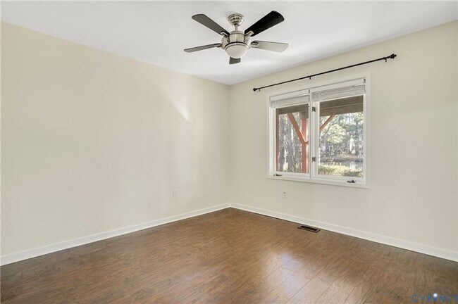 Building Photo - Convenient Midlothian Lucks Lane area on the water!