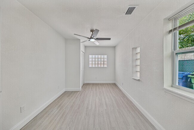 Building Photo - 317 SW 19th St