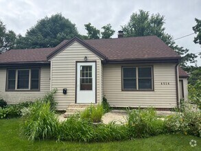 Building Photo - Great little home without the high price!
