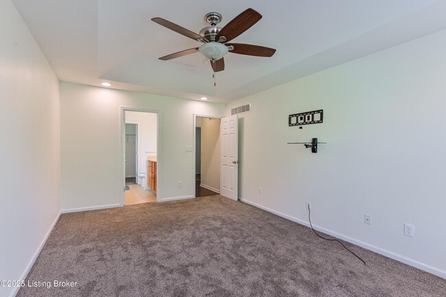 Building Photo - 220 Rockcrest Way