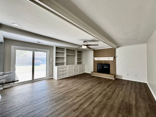 Building Photo - A Ranch Home In Great Neck!  Ready NOW!  P...