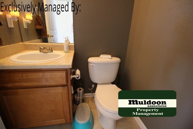 Building Photo - Beautiful 3 bedroom home that includes a f...