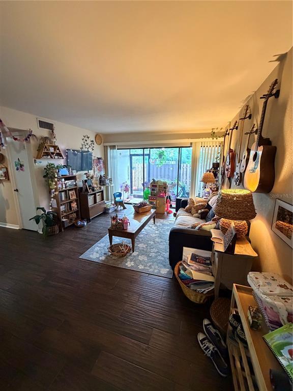 Building Photo - 720 N Village Dr