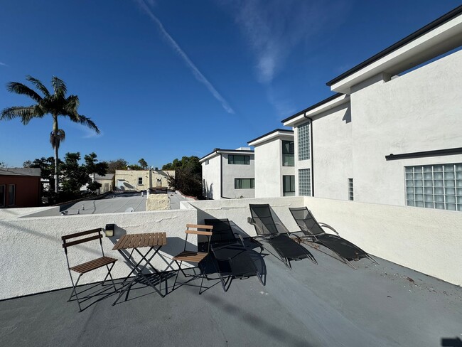 Building Photo - Beautiful Newly Renovated  1 bd 1ba Near Melrose Place