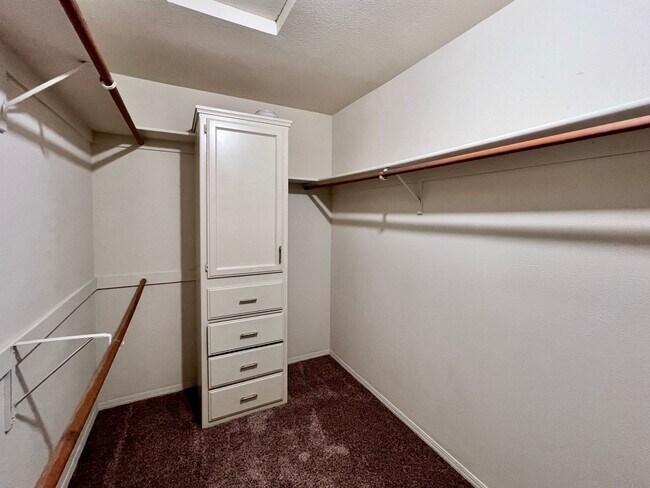 Building Photo - $3,700 Cole & Millbrook, 4 Bedroom House -...