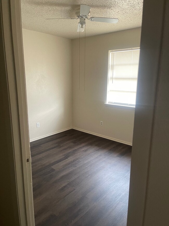 Building Photo - 723 Sun Valley Dr