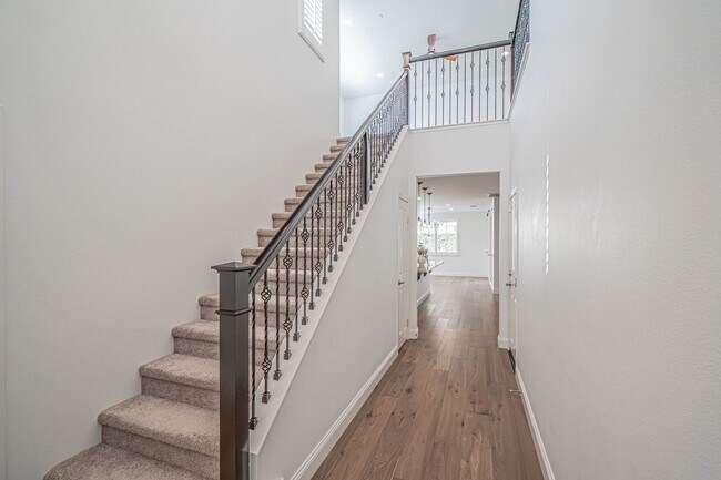 Building Photo - Beautiful 4-Bedroom Home with Solar and EV Charger in West Hills, Valencia!