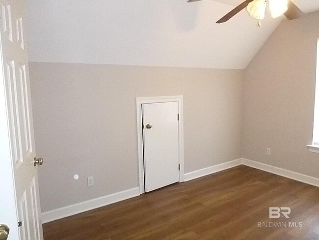 Building Photo - 600 Cheshire Ln