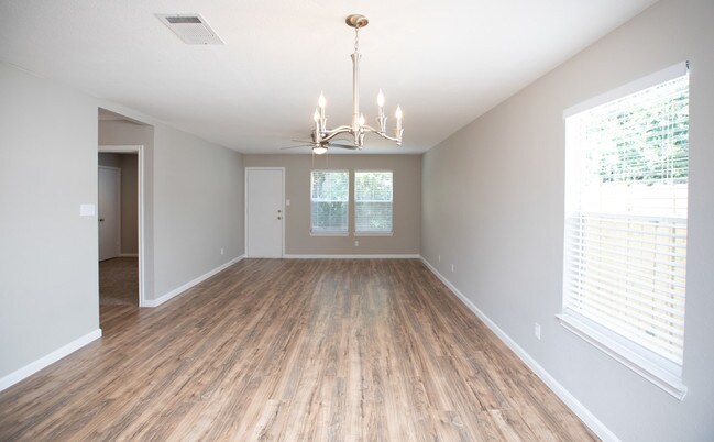 Building Photo - 1612 Sylvia Ln