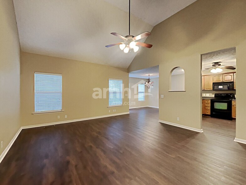 Building Photo - 1642 Zurich Dr