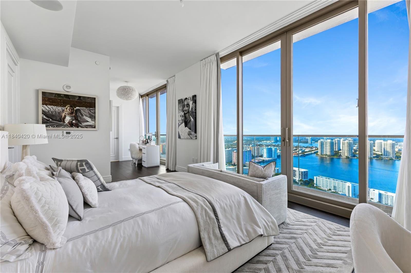 Building Photo - 17901 Collins Ave