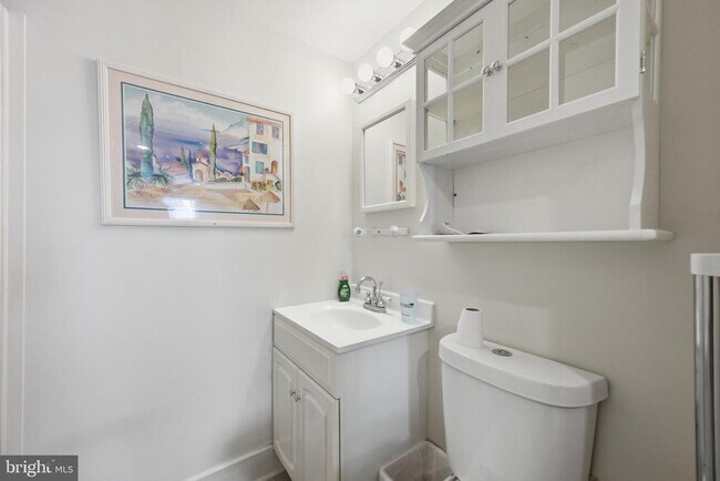 Building Photo - 1721 University Blvd W