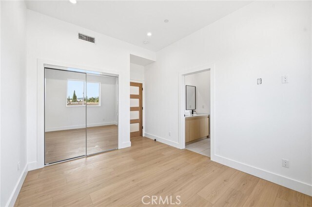 Building Photo - 6556 Balboa Blvd