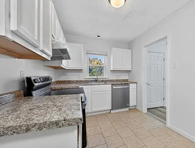 Building Photo - 6166 Emerald Ave