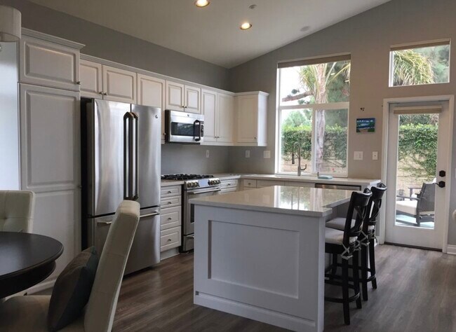 Building Photo - 797 Bennett Ave