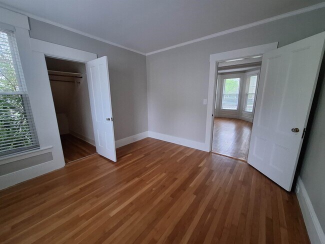 Building Photo - 1934 Elm St