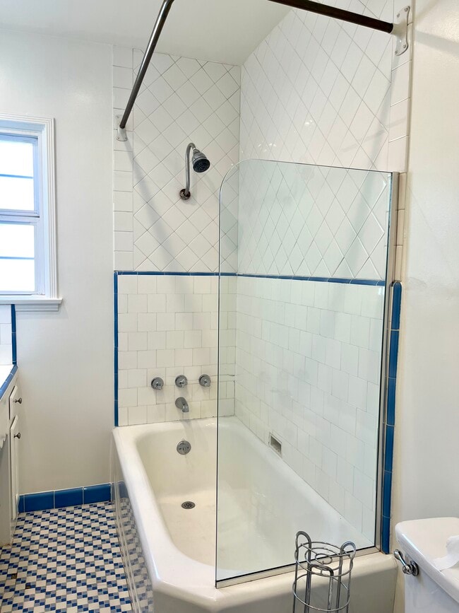 Bathroom - 2938 Rowena Ave