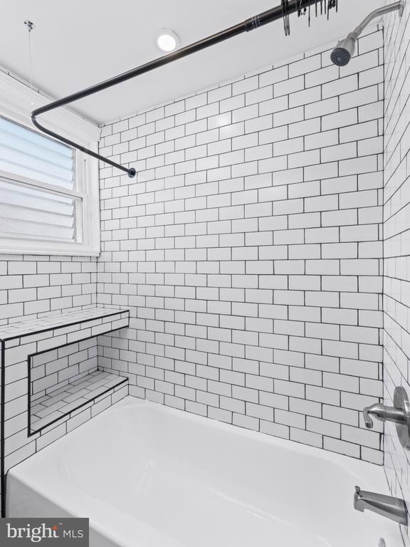 Building Photo - 1839 E Clementine St