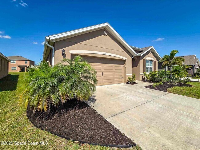 Building Photo - 287 Guinevere Dr SW