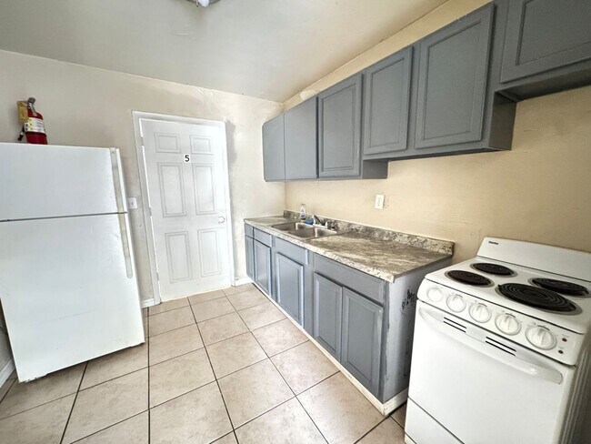 Building Photo - 1209 Carlsbad Pl